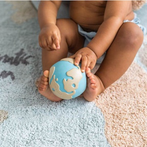 Jouet à mordiller EARTHY THE WORLD BALL Oli&Carol blue