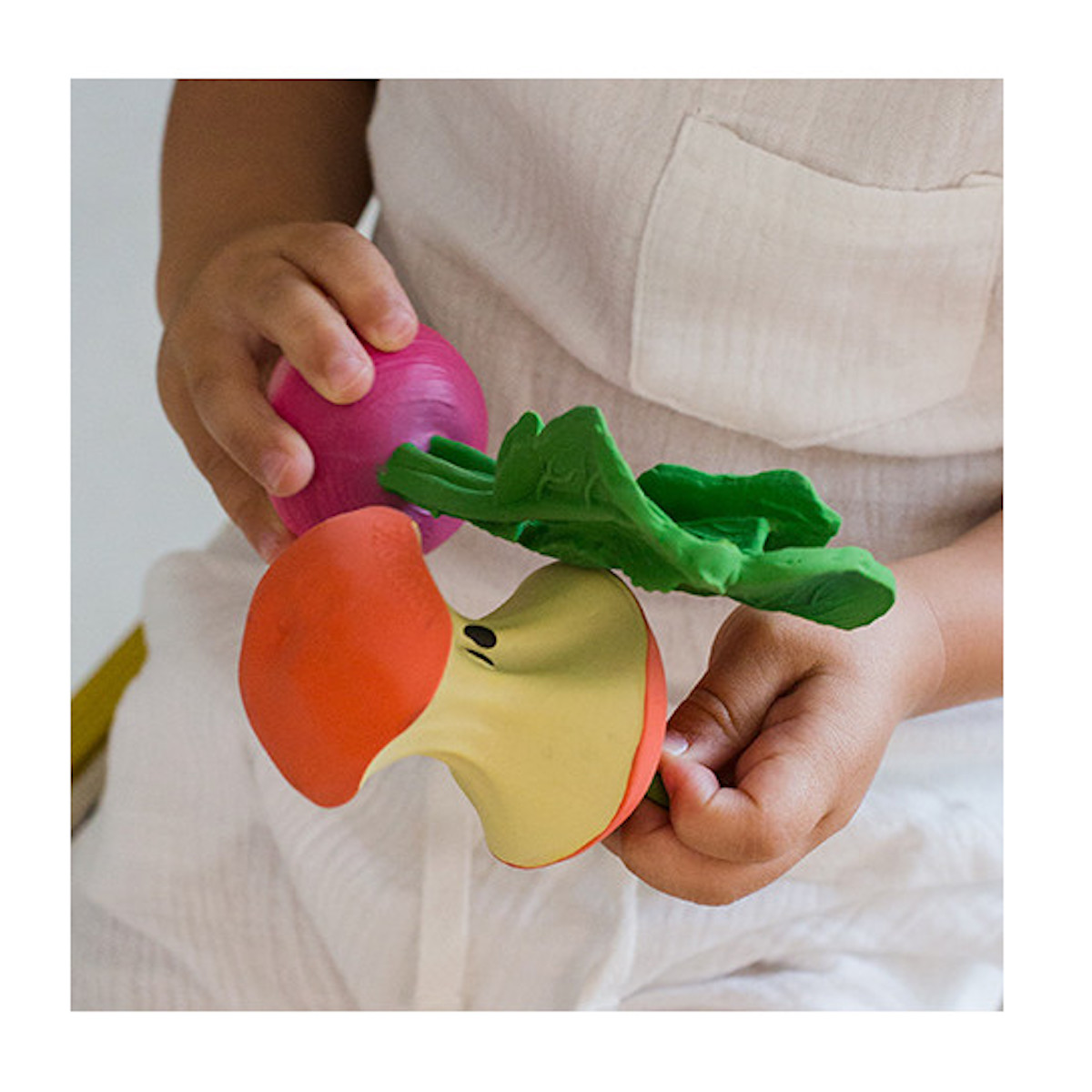 Jouet à mordiller PEPA THE APPPLE Oli and Carol