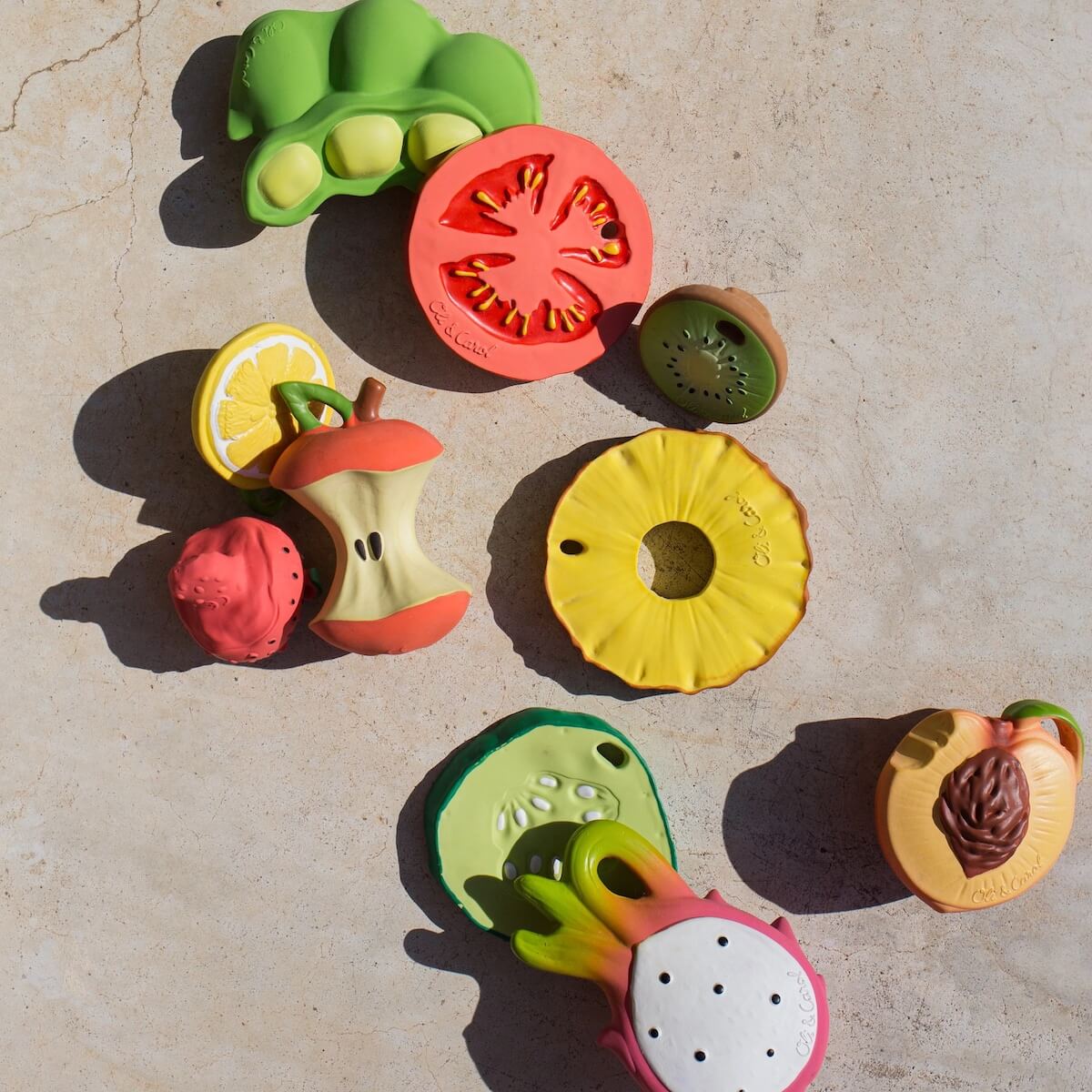 Jouet à mordiller RENATO THE TOMATO Oli and Carol