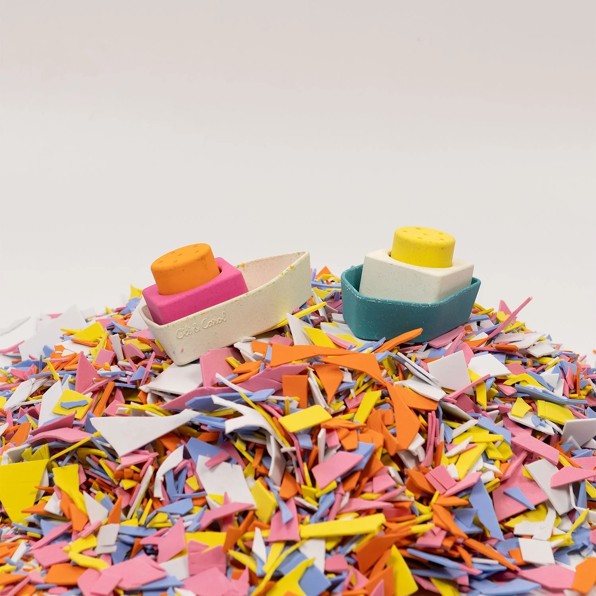 Jouet de bain UPCYCLED BOAT Oli and Carol yellow