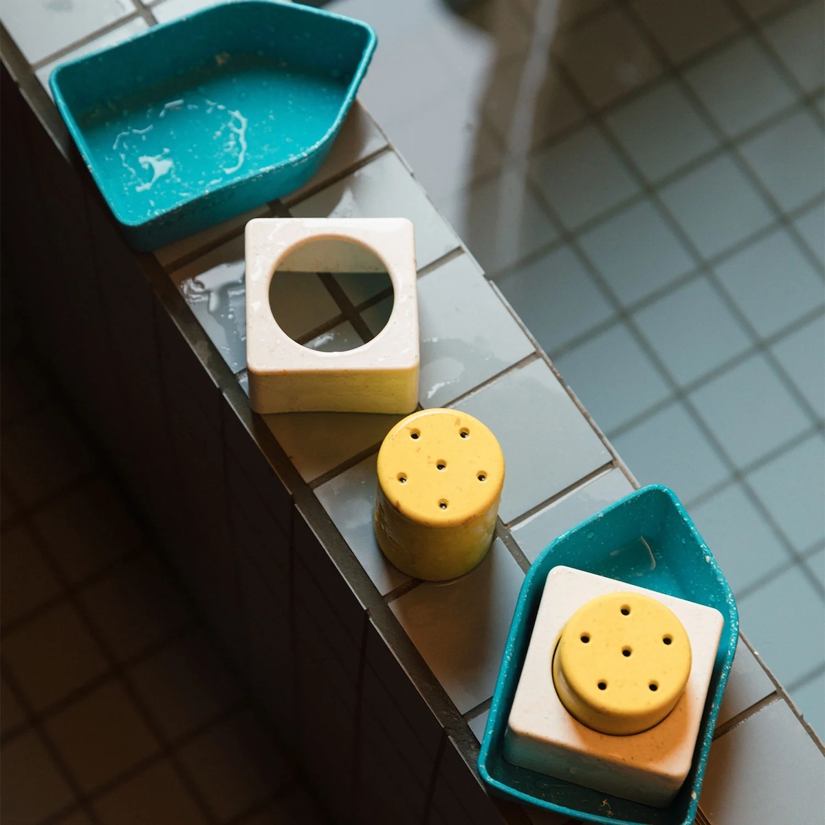 Jouet de bain UPCYCLED BOAT Oli and Carol yellow