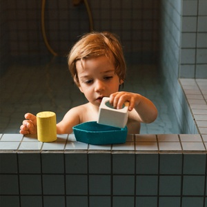Jouet de bain UPCYCLED BOAT Oli and Carol yellow