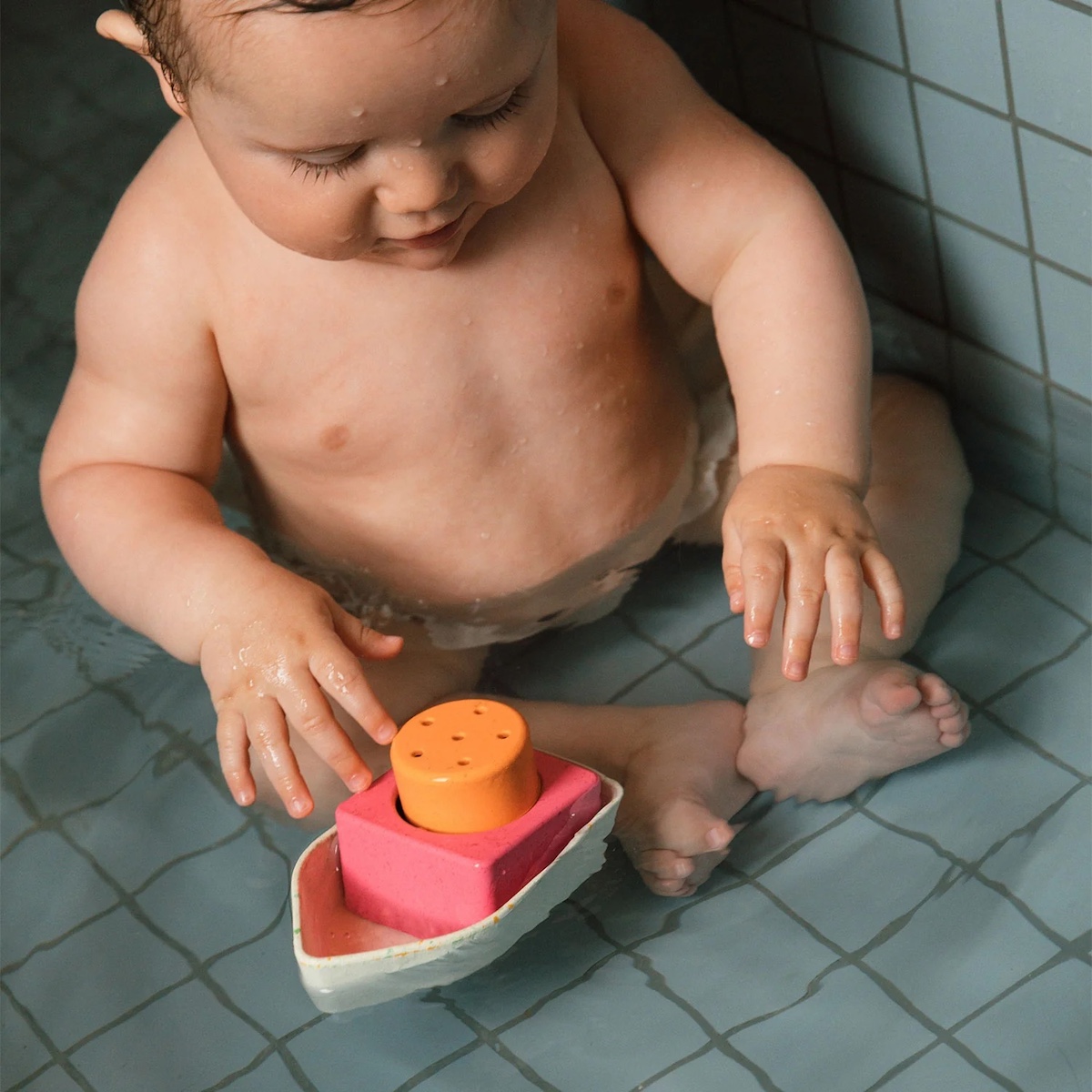Jouet de bain UPCYCLED BOAT Oli&Carol orange