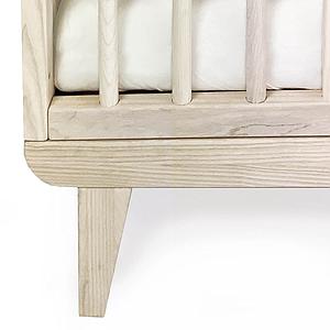 Lit bébé KERA en frêne avec top Round-pieds Retro