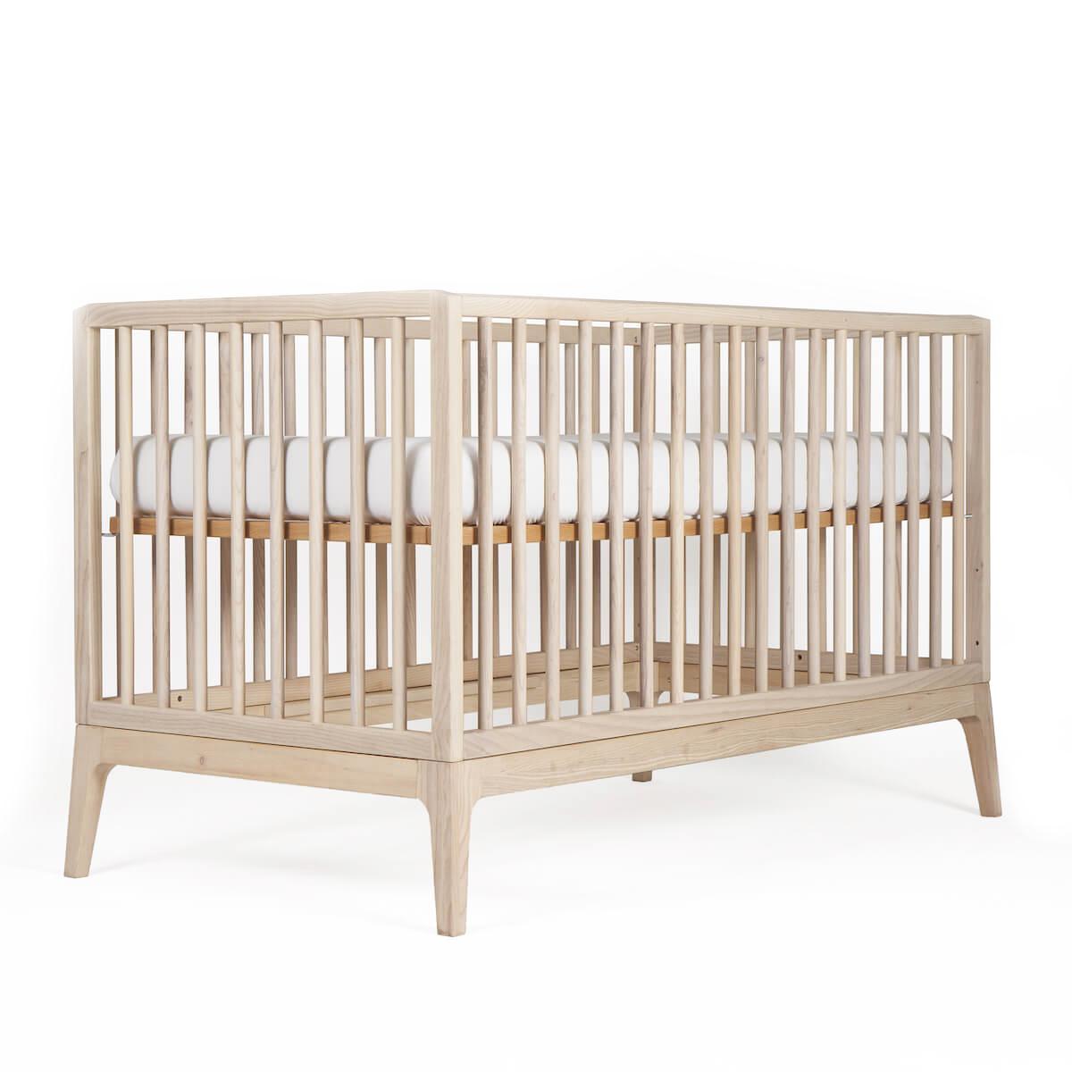 Lit bébé KERA en frêne avec top Straight-pieds Pure
