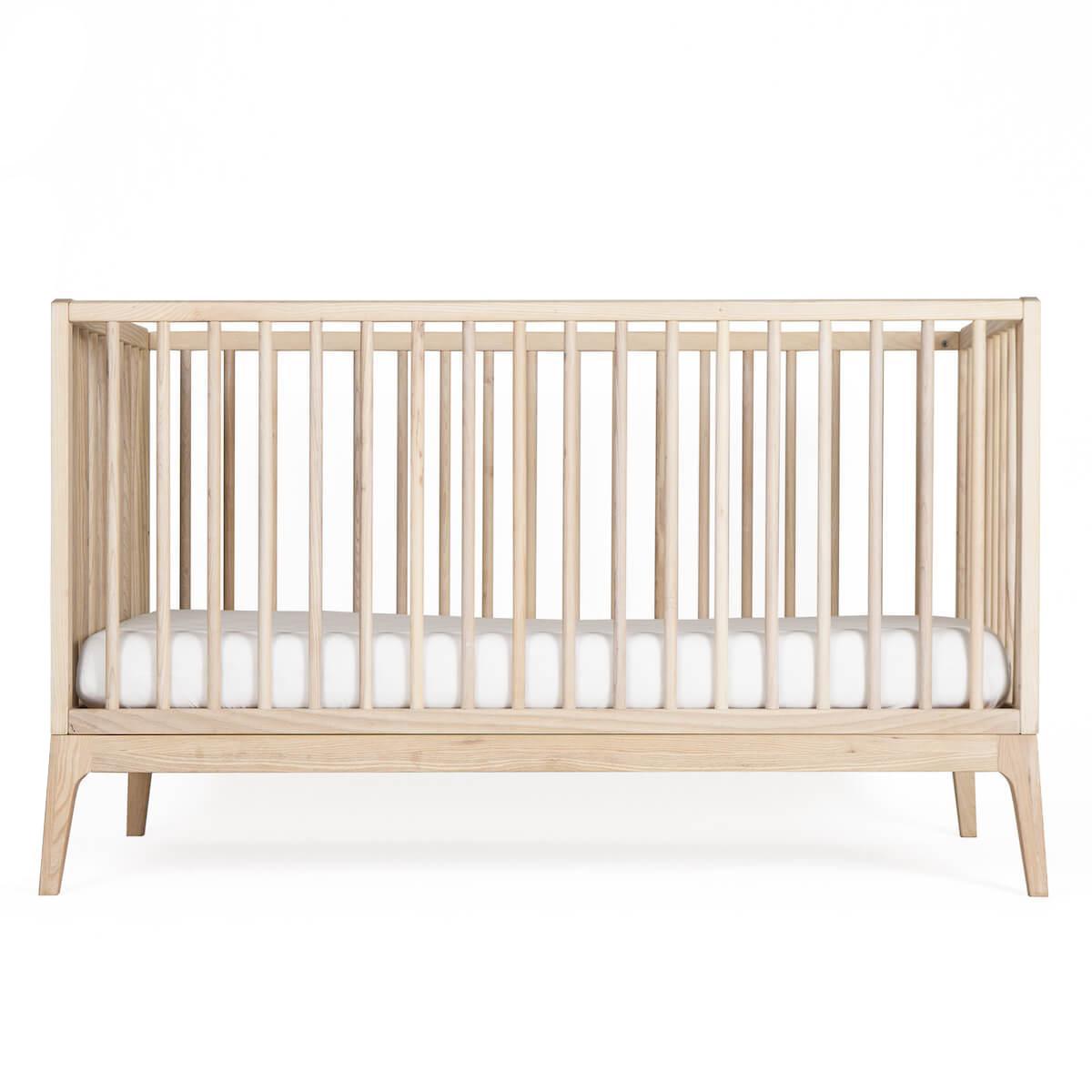 Lit bébé KERA en frêne avec top Straight-pieds Pure