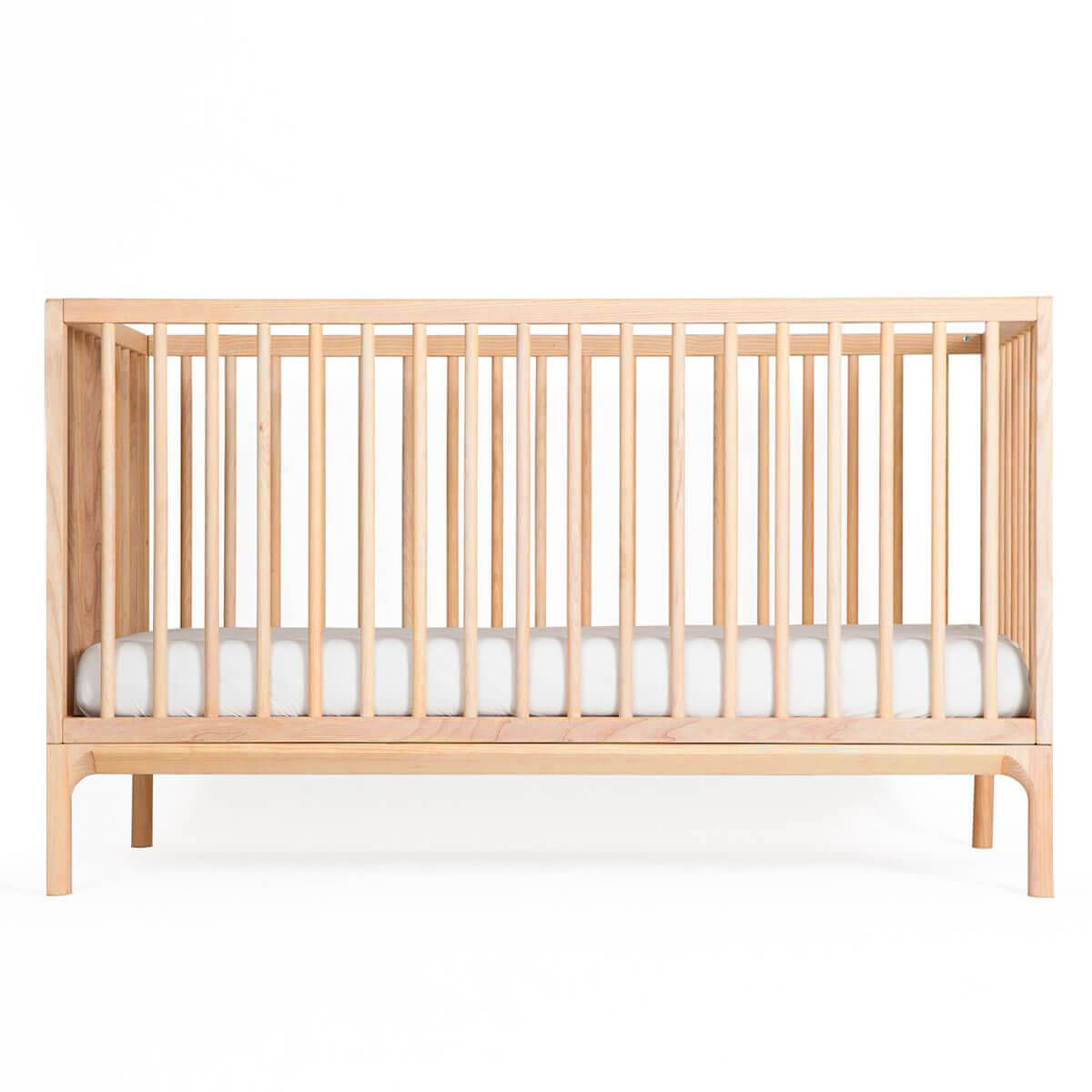 Lit bébé KERA en hêtre avec top Round-pieds Bevel