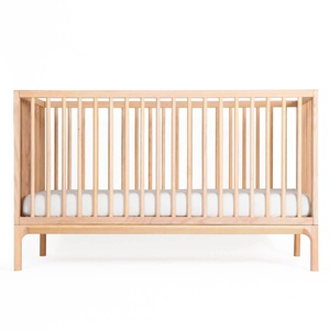 Lit bébé KERA en hêtre avec top Round-pieds Bevel