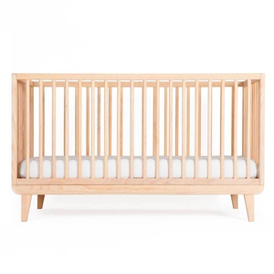 Lit bébé KERA en hêtre avec top Round-pieds Retro