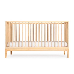 Lit bébé KERA en hêtre avec top Straight-pieds Curve