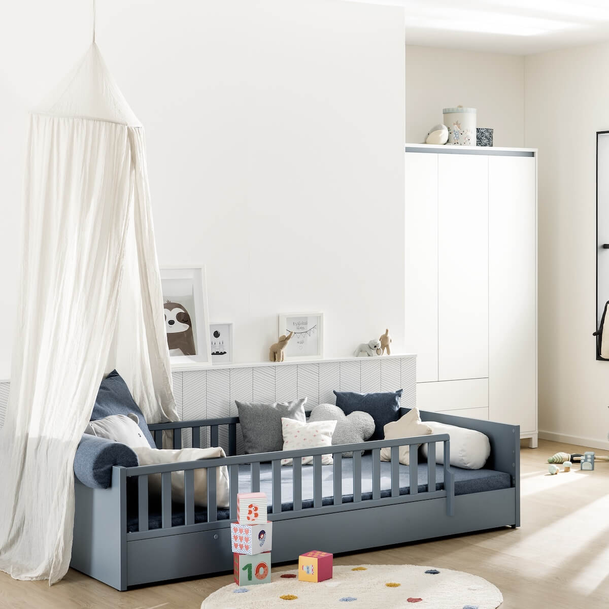 Lit convertible 140x200cm LITTLE FLO Paidi Bleu mat