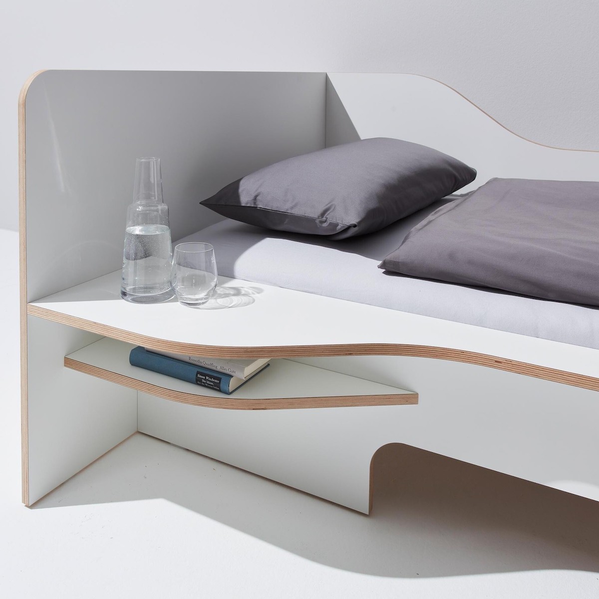 Lit individuel 90x200cm avec table de nuit PLANE Müller Small Living