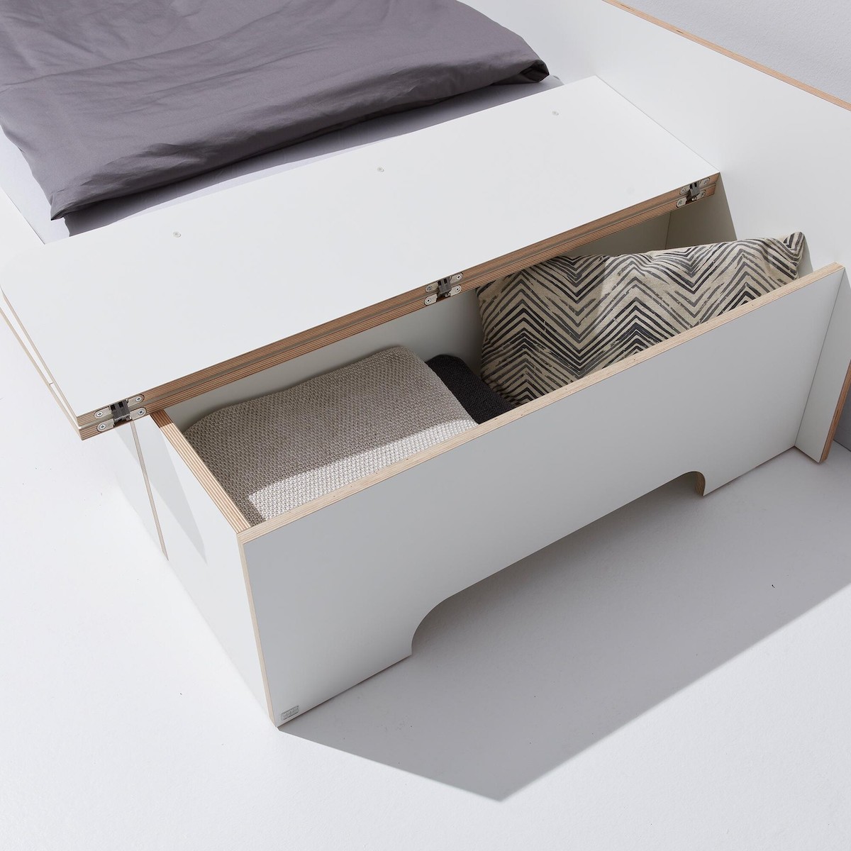 Lit individuel 90x200cm avec table de nuit PLANE Müller Small Living