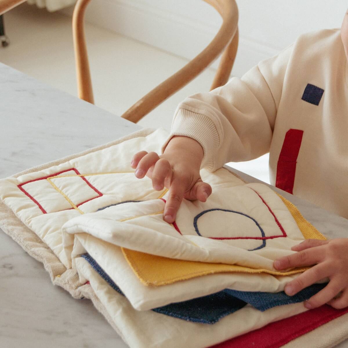 Livre sensoriel BAUHAUS 22x28cm Lorena Canals