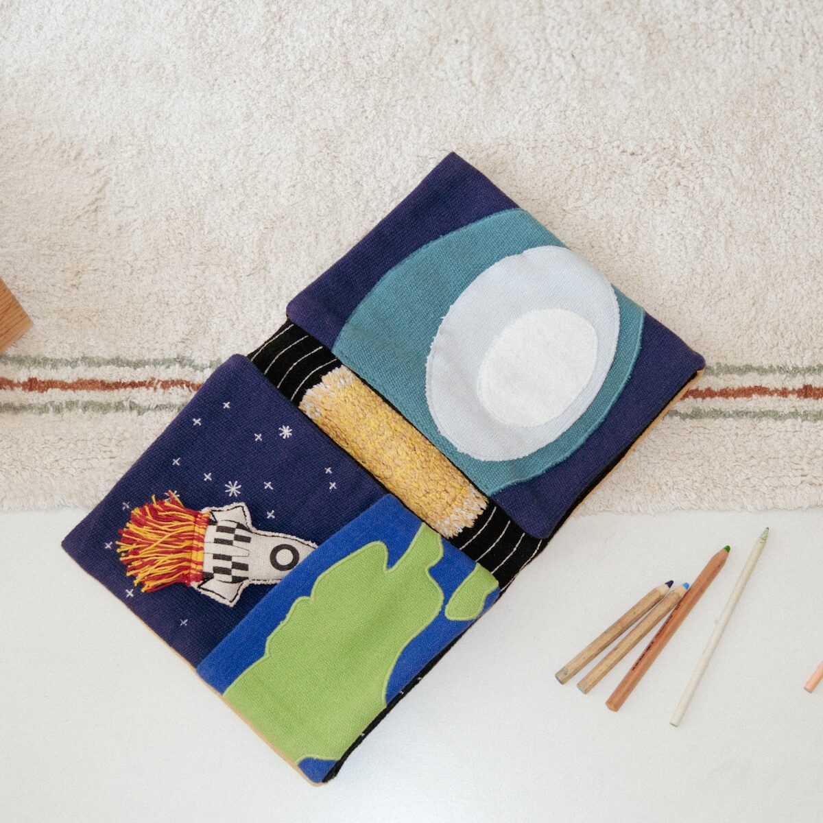 Livre sensoriel GALAXY 22x28cm Lorena Canals