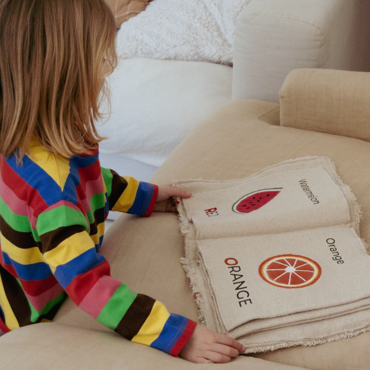 Livre sensoriel MY FIRST COLOR BOOK 22x28cm Lorena Canals