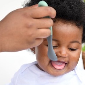 Lot de 4 cuillères 1er âge silicone bi-ton mineral Beaba sage green