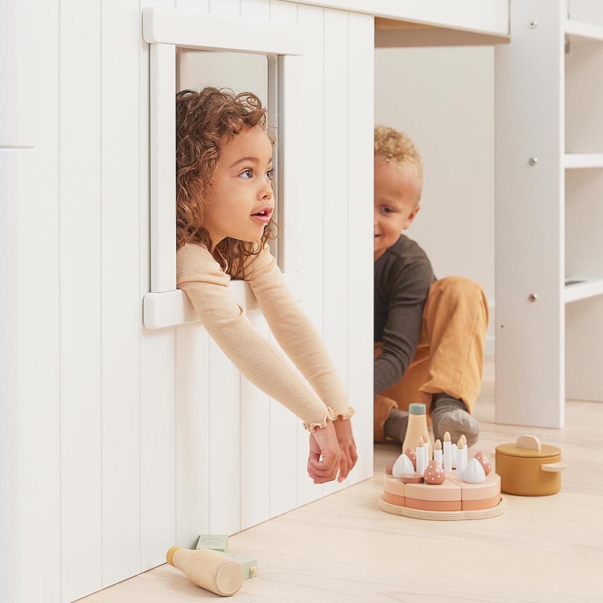 Mid sleeper WHITE 200x90 Str. ladder & Tree hut White window