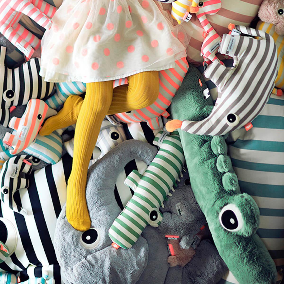 Peluche 44x40cm CROCO Done by Deer green