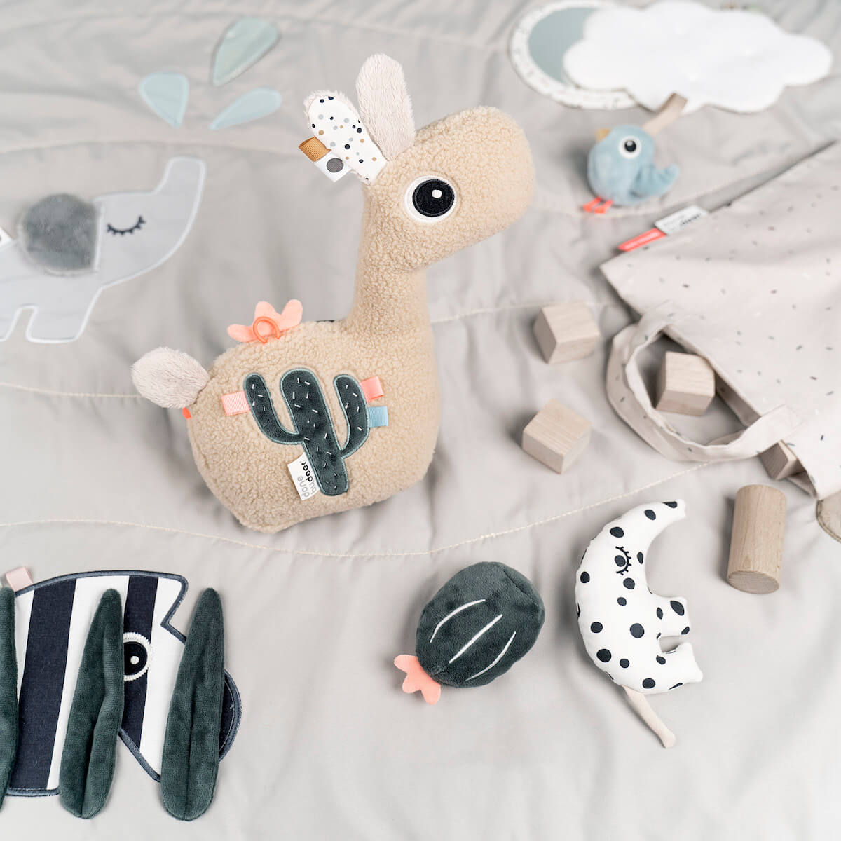 Peluche d'activités LALEE Done by Deer Sand