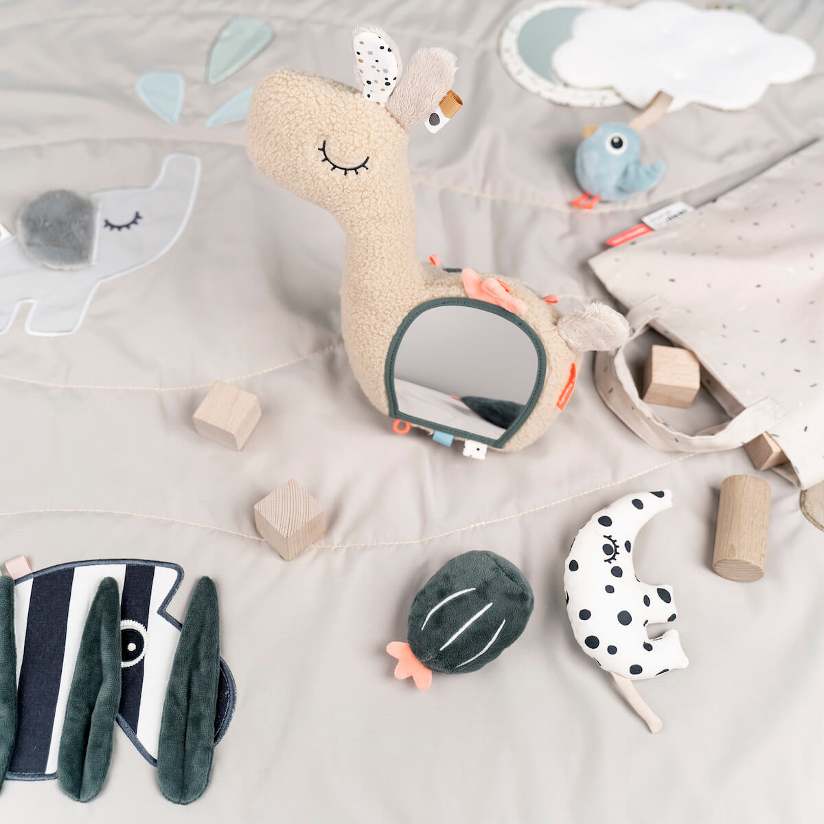 Peluche d'activités LALEE Done by Deer Sand