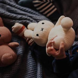 Peluche lapin 23cm MIFFY SITTING Bon Ton Toys Mousseline Yellow