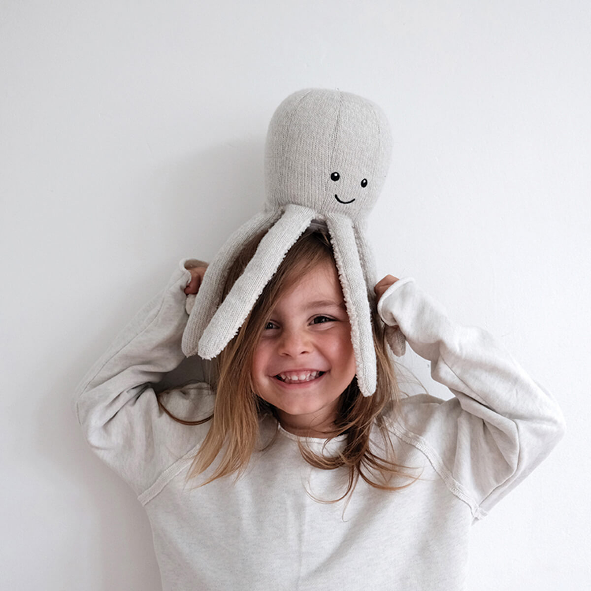 Peluche musicale Bluetooth speaker OLLY Flow Amsterdam gris