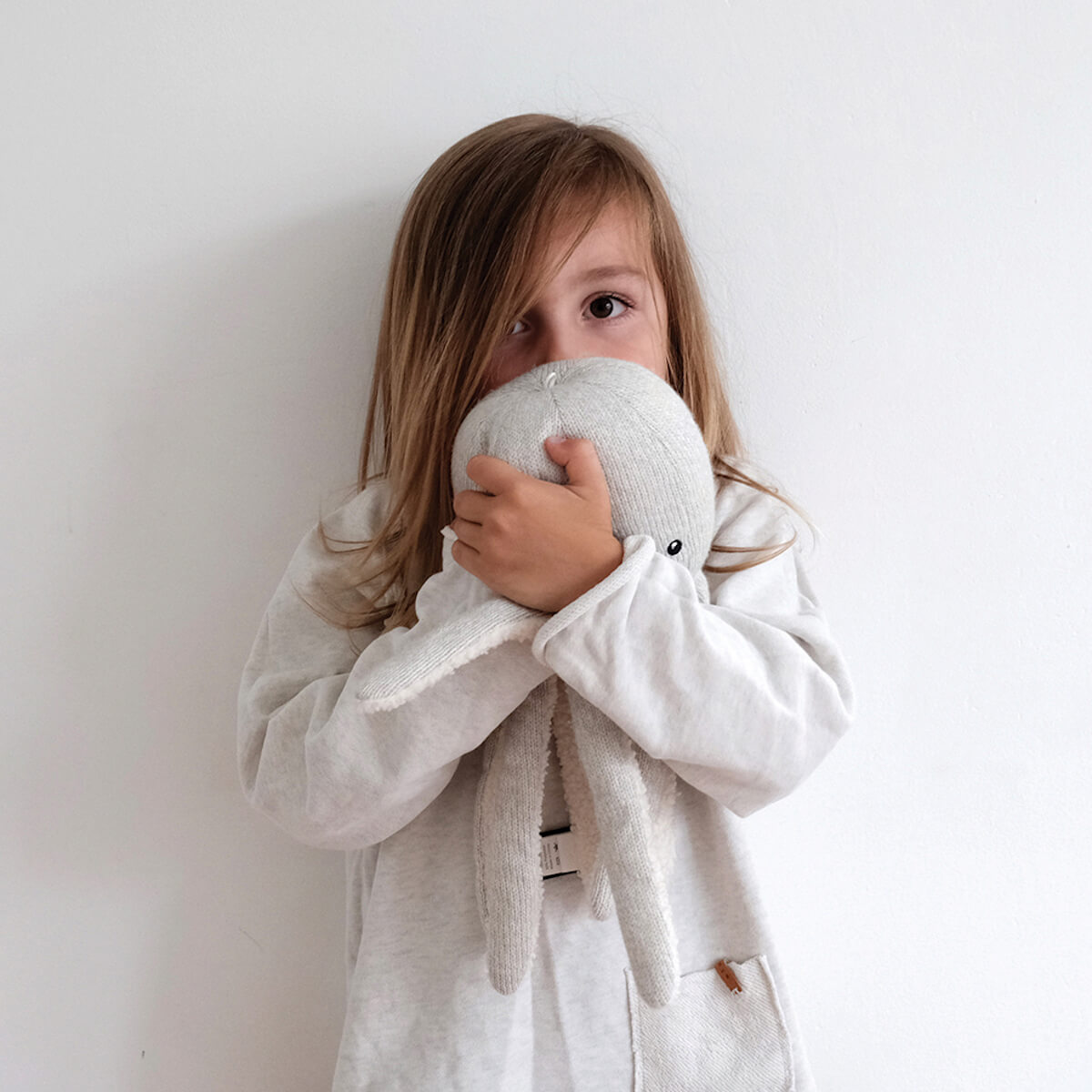 Peluche musicale Bluetooth speaker OLLY Flow Amsterdam gris