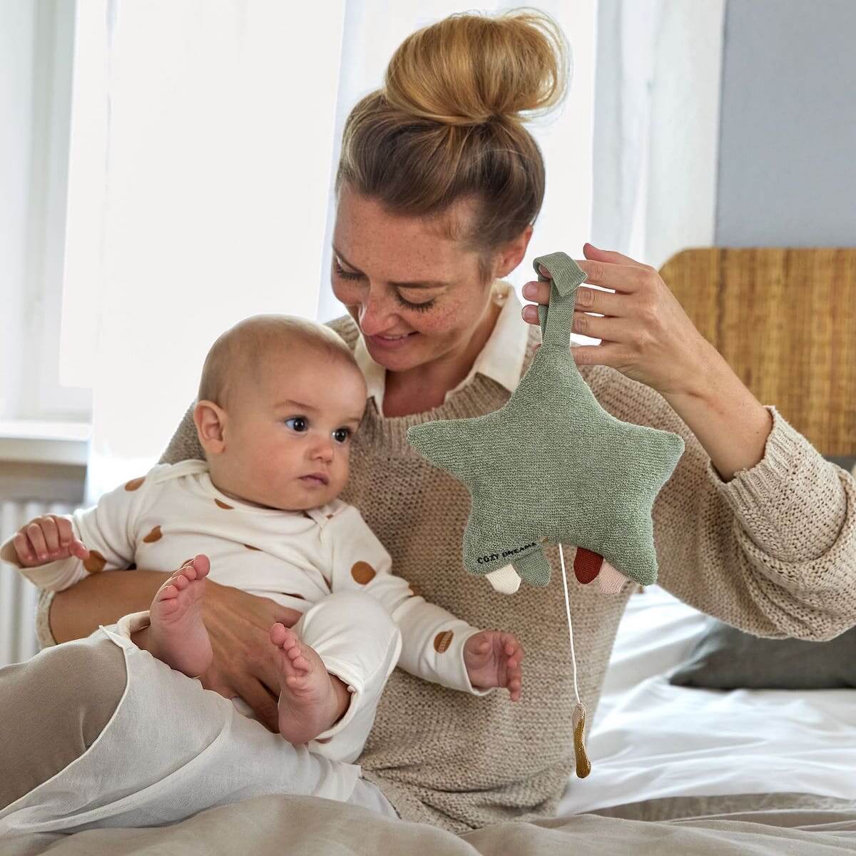 Peluche musicale tricotée Laessig étoile verte