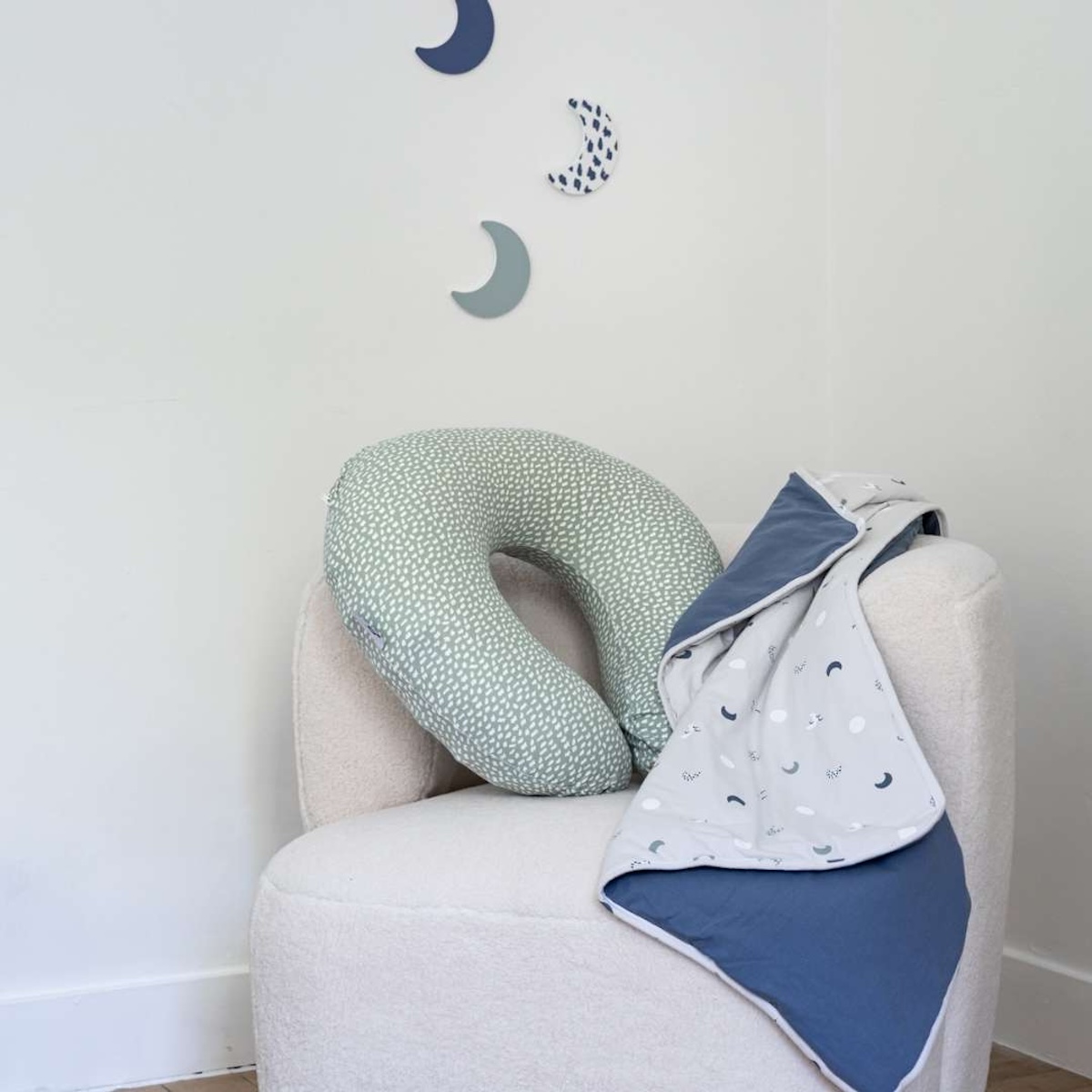 Petit coussin allaitement SOFTY Doomoo Cloudy kaki