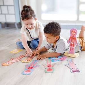 Puzzle aimanté assemble le corps humain Hape