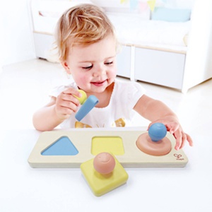 Puzzle trieur de formes Montessori en riz Hape