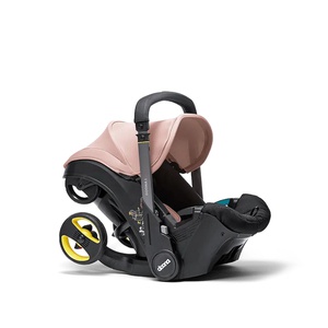 Siège-auto-poussette de bébé à 15 mois Doona blush pink