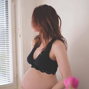 Soutien-gorge grossesse et allaitement Cache-cœur biologique M Carriwell Noir