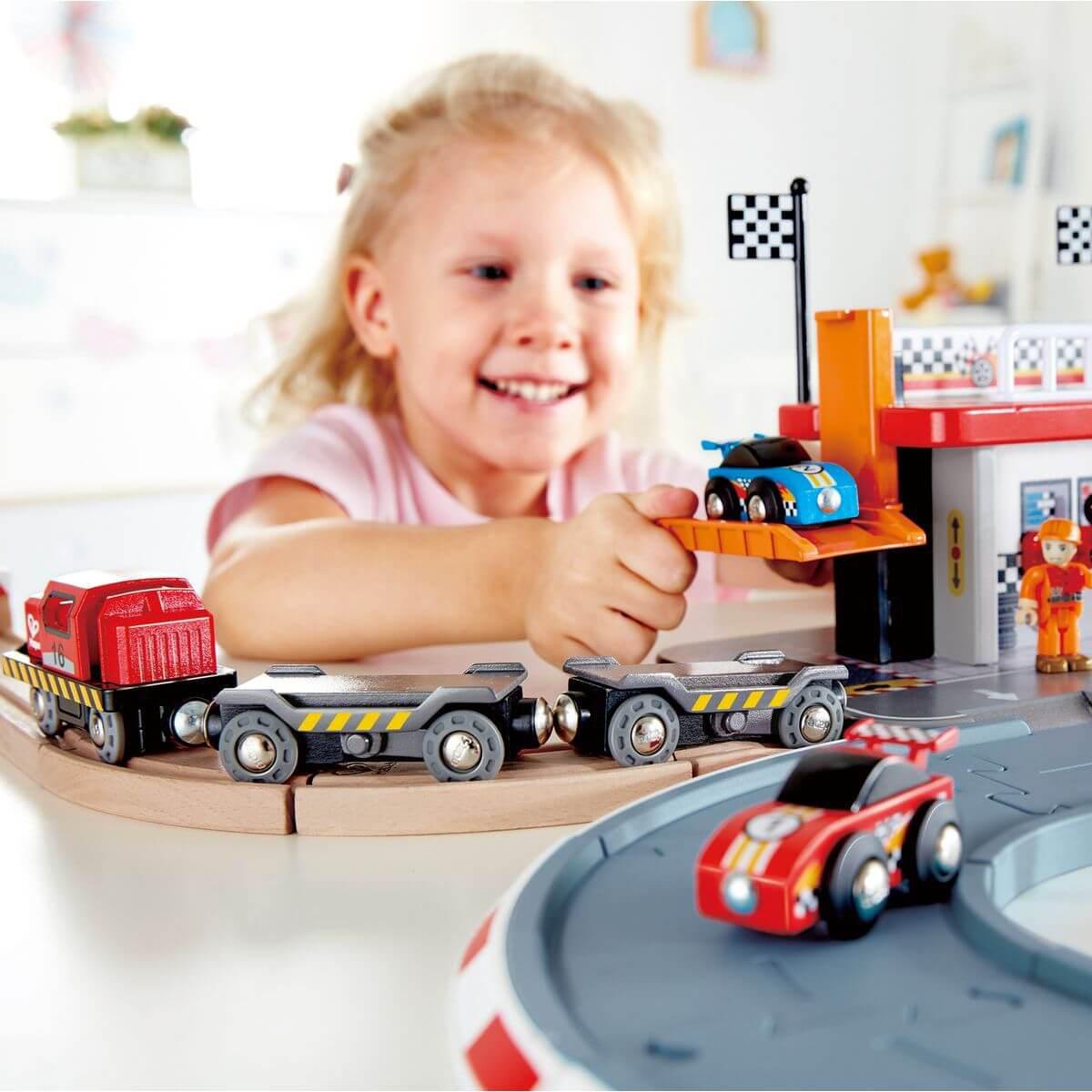 Station RACE TRACK Hape