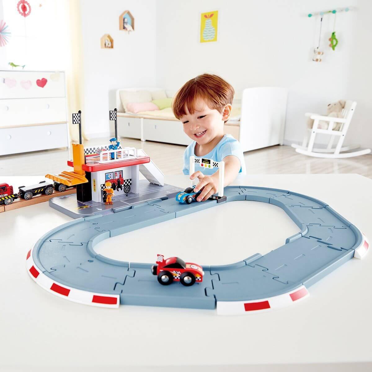Station RACE TRACK Hape