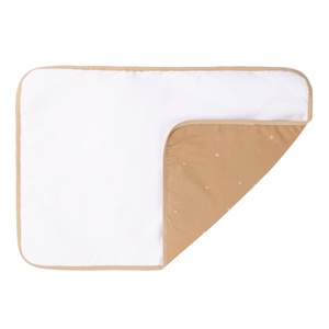 Tapis à langer STORIES Nobodinoz blush little cherries