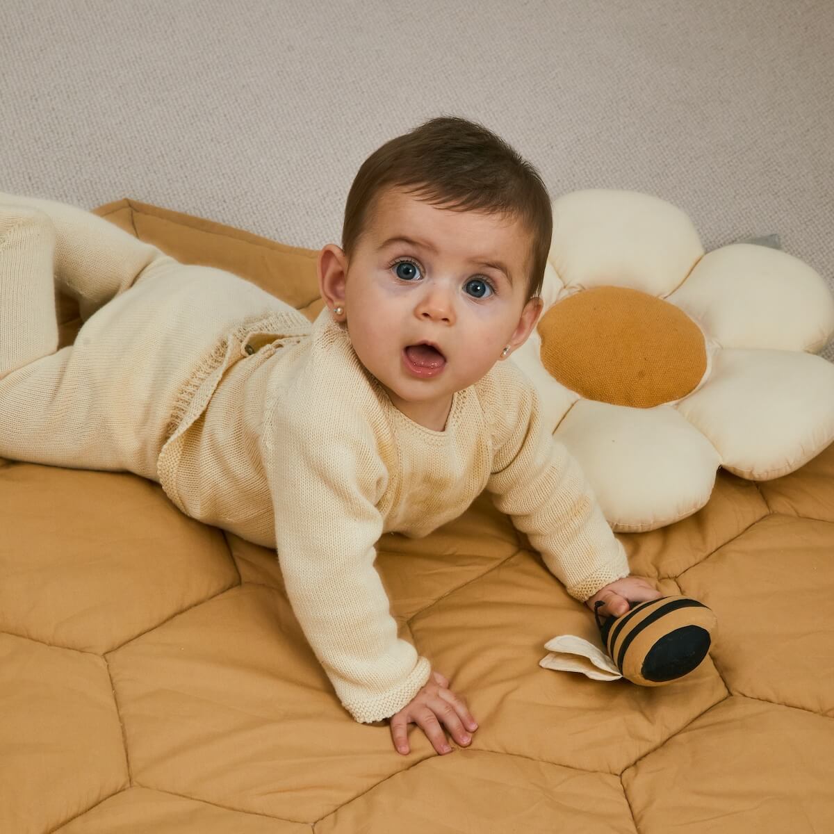 Tapis d'éveil 100x100cm HONEYCOMB Lorena Canals