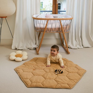 Tapis d'éveil 100x100cm HONEYCOMB Lorena Canals