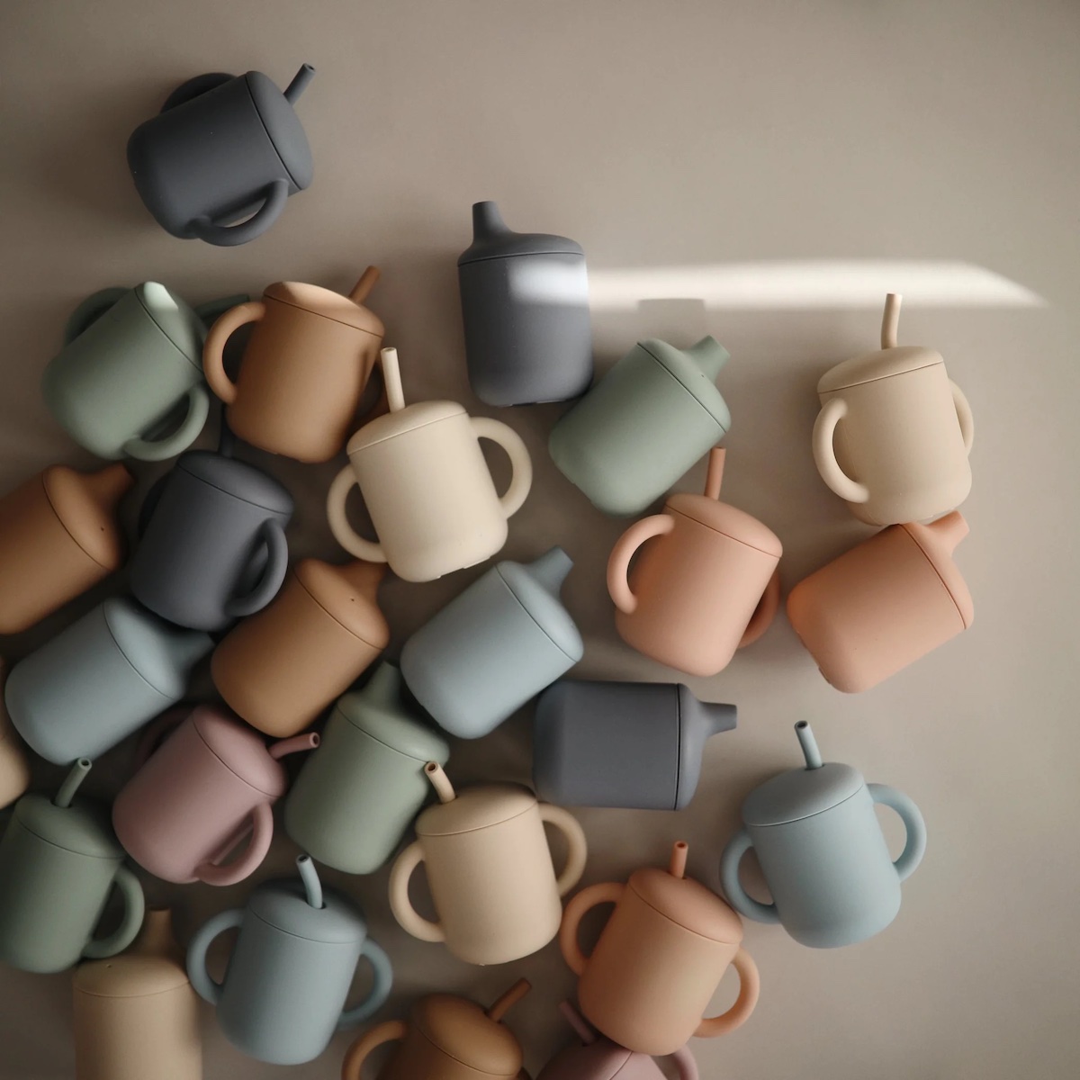 Tasse à paille silicone Mushie Tradewinds