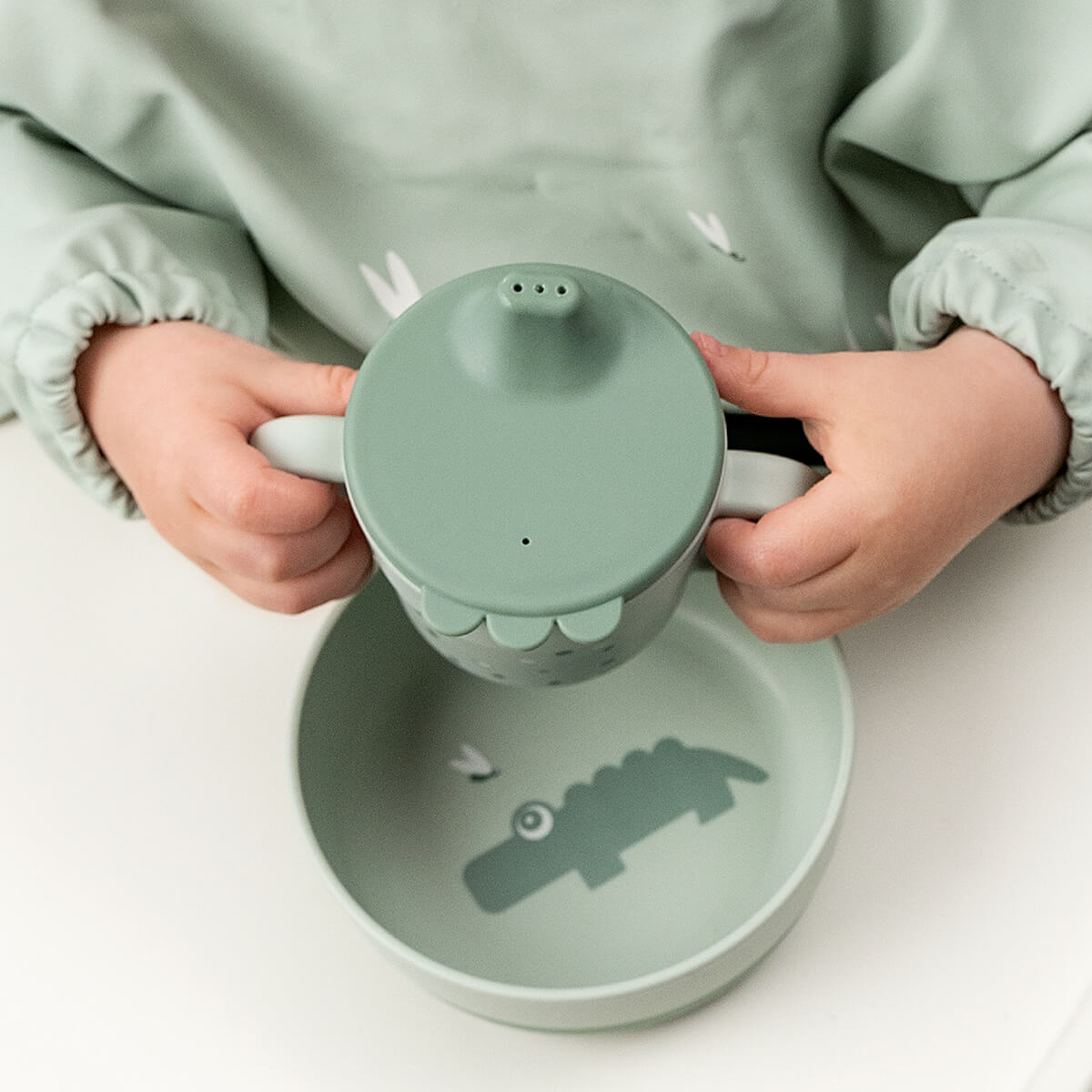 Tasse d'apprentissage FOODIE Done by Deer vert
