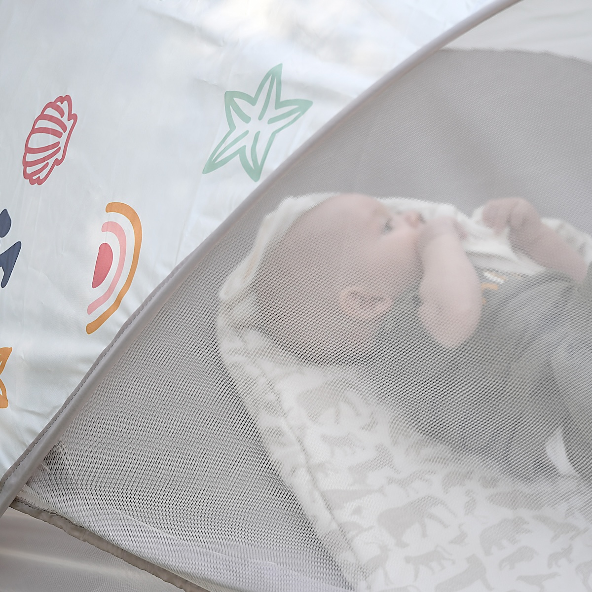 Tente anti UV Breezynest 0-24m Beaba