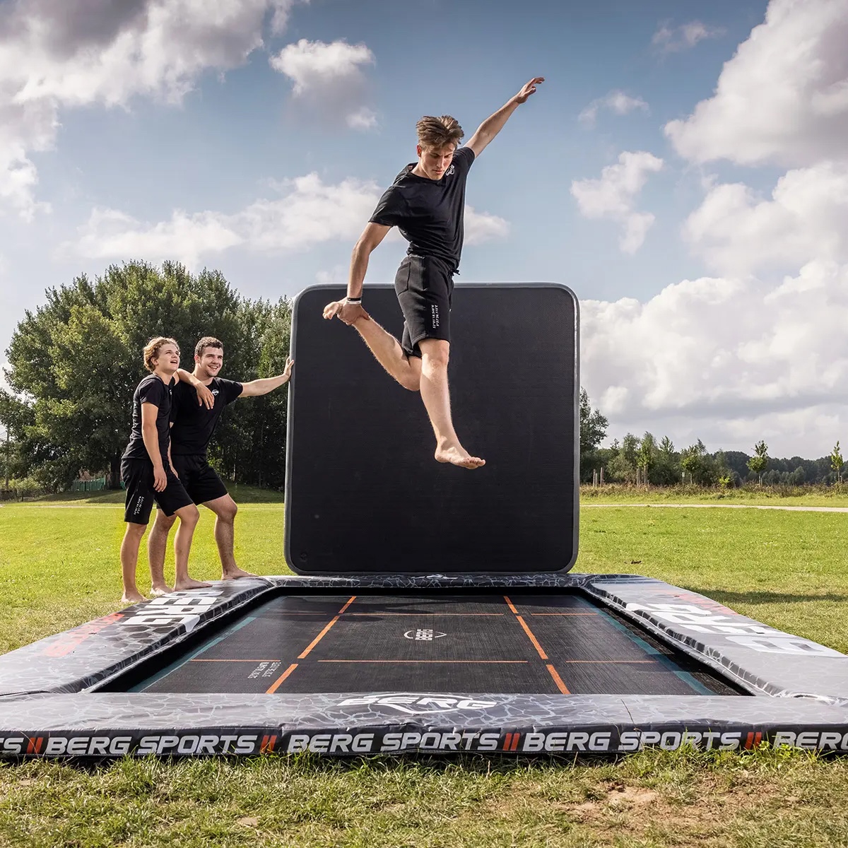 Trampoline 500cm FlatGround SPORTS ULTIM PRO BOUNCER + AeroWall Berg