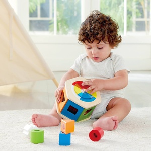 Trieur de formes en bois Hape