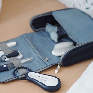 Trousse de toilette 9 accessoires NOMADE Beaba Night Blue