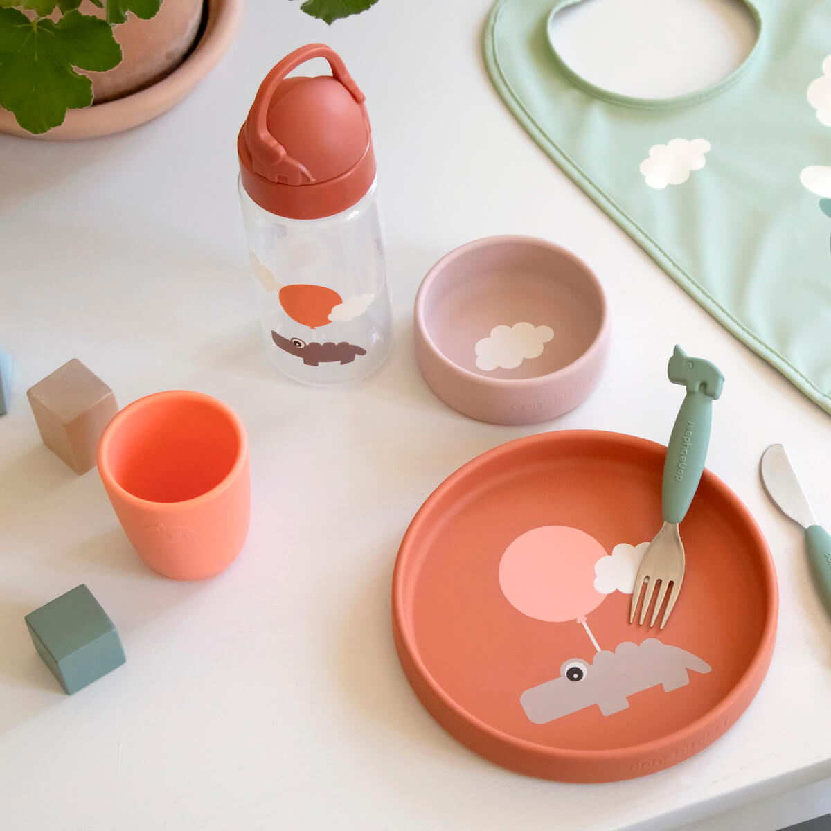 Vaisselle bébé silicone HAPPY CLOUDS Done by Deer Papaya