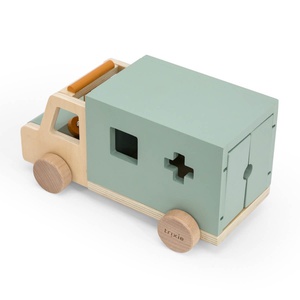 Véhicule en bois AMBULANCE Trixie