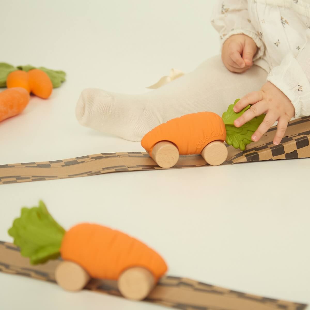 Voiture CATHY THE CARROT CAR Oli and Carol