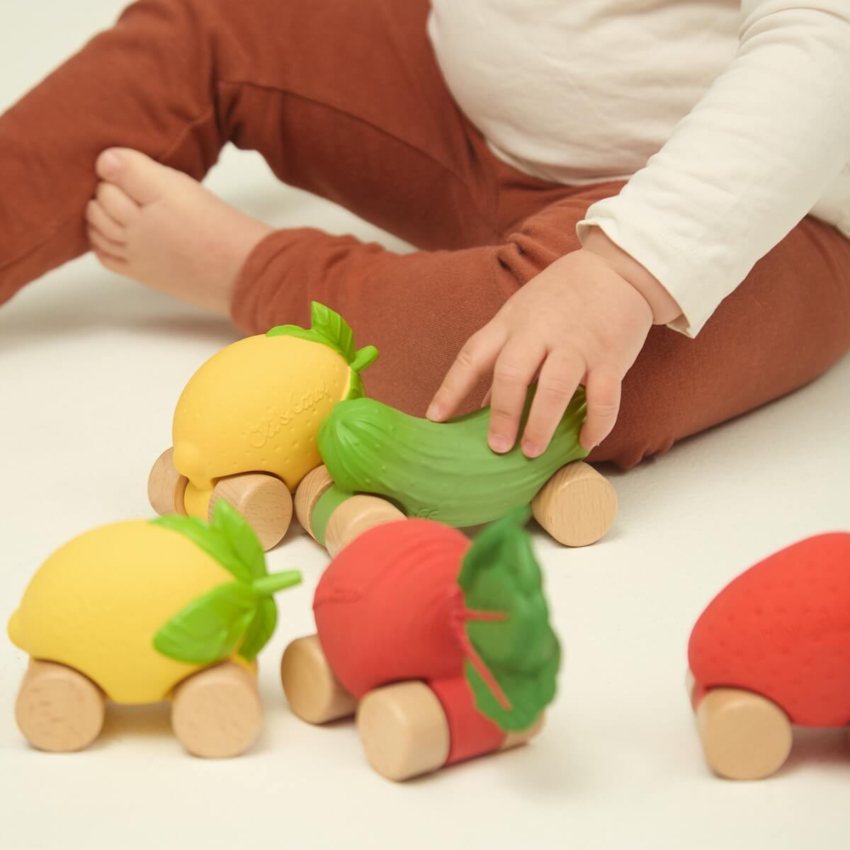 Voiture LOU THE LEMON CAR Oli and Carol