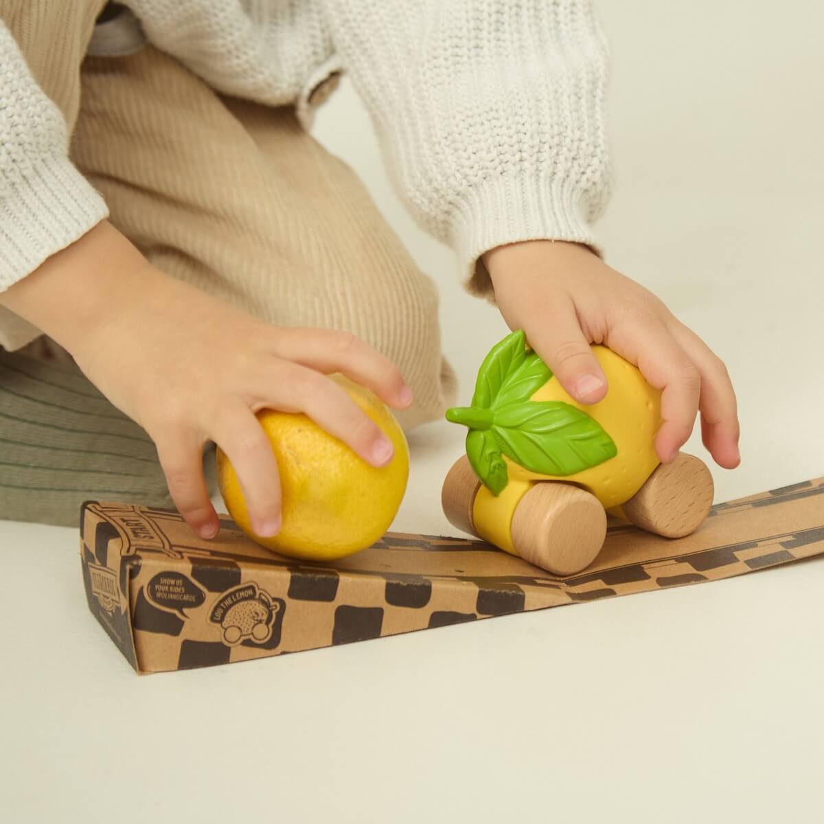 Voiture LOU THE LEMON CAR Oli&Carol